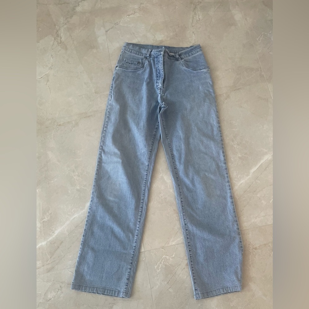 Blue Willi's Women Jeans 
•5 Pocket
•Straight Leg
•Cotton
•Light wash
•Very nice